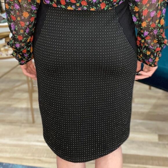 🌟 JULIENNE Black Fitted Pencil Skirt Dotted - Picture 3 of 11